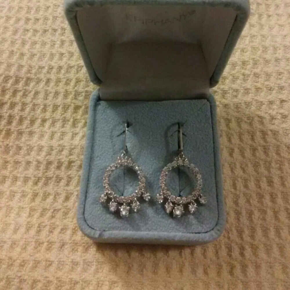 ⬜Platinum plated earrings
